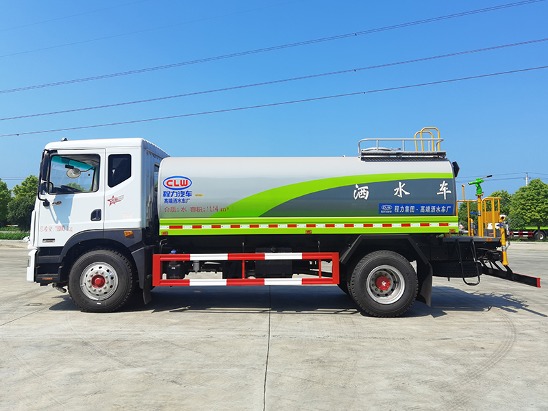 東風(fēng)D9/12方灑水車(chē)圖片4