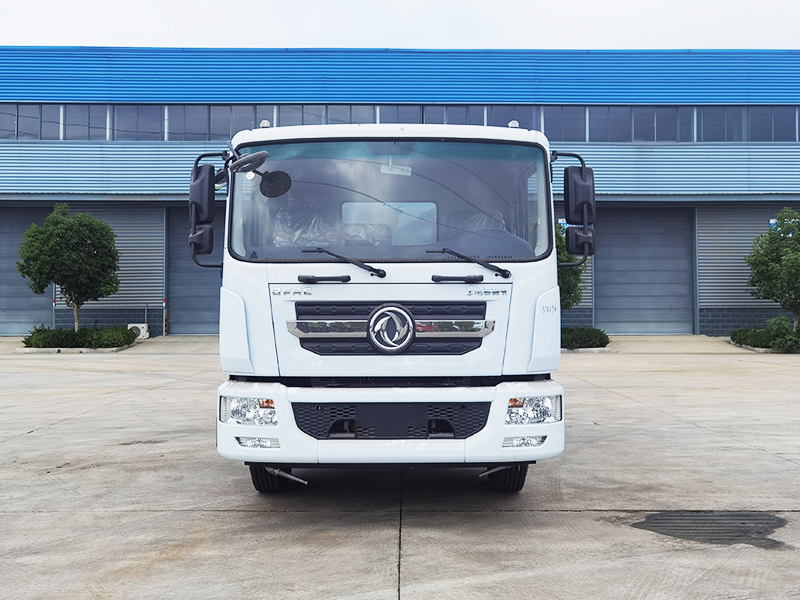 東風(fēng)D9/12方灑水車(chē)圖片3