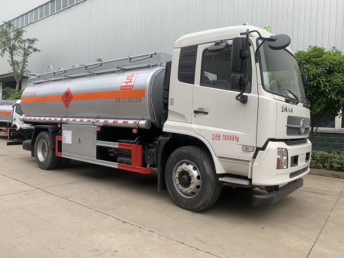 國六東風多利卡12.65方油罐車圖片2